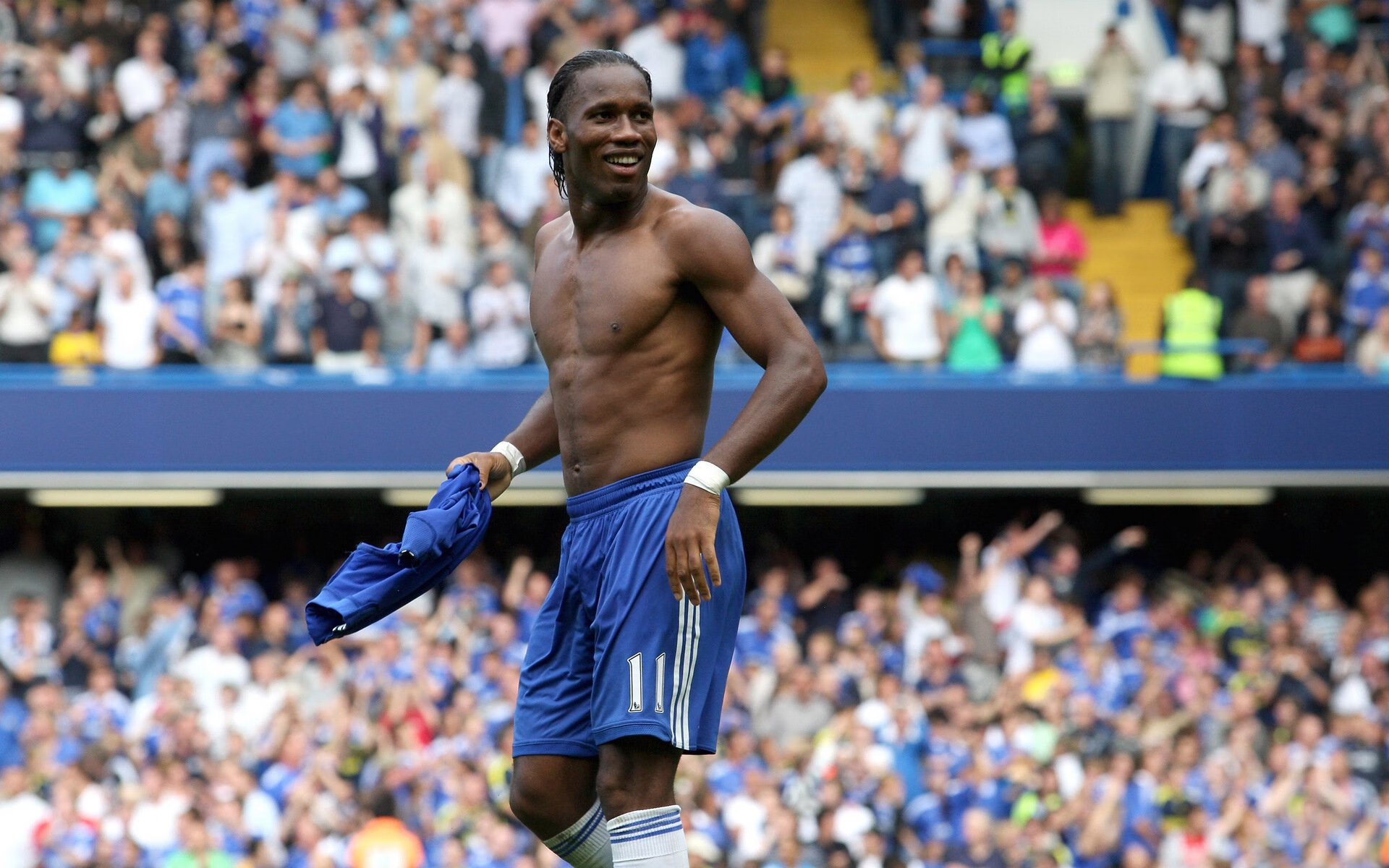 国家队公开训练日吸引万名观众,互动活动大受欢迎,国家队训练在哪